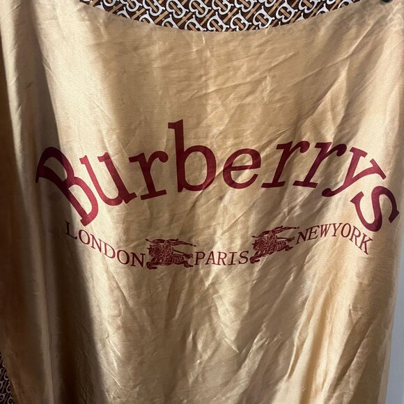 VINTAGE BURBERRY Very Large Silk Scarf ...Rare Find! - Picture 2 of 10